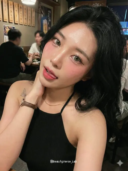 { "subject": { "type": "donna_est_asiatica_stupefacente_con_estetica_da_influenc...